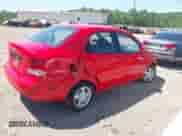 2006 Chevrolet Aveo LS z VIN KL1TD56656B632703, wystawiony jako IAAI lot #42045692 z przebiegiem 62 333 mil mil oraz . Historia ofert i sprzedaży dostępna na DreamBid. Obrazek 6.