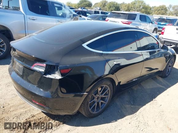 ✅ 2019 Tesla Model 3 Long Range • VIN: 5YJ3E1EB5KF197041 • Lot: 43581336. Wystawiony na IAAI z przebiegiem 106 400 mil. Bezpłatny archiwum sprzedaży aukcyjnych z USA i szczegółowy raport historii pojazdu na DreamBid. Zdjęcie 4.