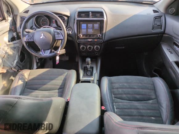 ✅ 2023 Mitsubishi Outlander ES • VIN: JA4ARUAUXPU012964 • Lot: 64581805. Wystawiony na Copart z przebiegiem 17 637 mil. Bezpłatny archiwum sprzedaży aukcyjnych z USA i szczegółowy raport historii pojazdu na DreamBid. Zdjęcie 8.