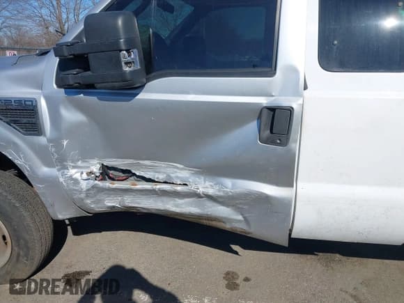 ✅ 2003 Ford F-350 XL • VIN: 1FTSX31L83EB98073 • Лот: 41582135. Опубликован ранее на IAAI с пробегом 255 455 миль. Бесплатный доступ к архиву аукционных продаж из США и подробный отчёт об истории автомобиля на DreamBid. Изображение 6.