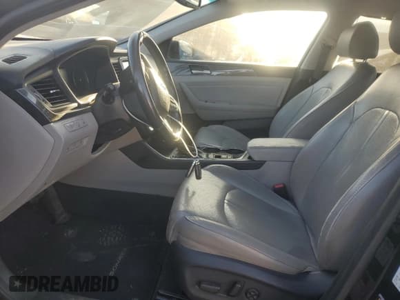 ✅ 2018 Hyundai Sonata SEL • VIN: 5NPE34AF8JH596910 • Lot: 92992815. Wystawiony na Copart z przebiegiem 242 197 mil. Bezpłatny archiwum sprzedaży aukcyjnych z USA i szczegółowy raport historii pojazdu na DreamBid. Zdjęcie 7.