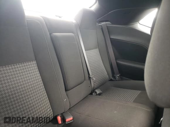 ✅ 2022 Dodge Challenger R/T • VIN: 2C3CDZBT7NH151146 • Lot: 46698844. Wystawiony na Copart z przebiegiem 39 033 mil. Bezpłatny archiwum sprzedaży aukcyjnych z USA i szczegółowy raport historii pojazdu na DreamBid. Zdjęcie 10.