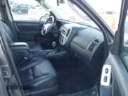 ✅ 2006 Ford Escape Limited • VIN: 1FMYU94196KD24717 • Лот: 43664033. Опубликован ранее на IAAI с пробегом 111 419 миль. Бесплатный доступ к архиву аукционных продаж из США и подробный отчёт об истории автомобиля на DreamBid. Изображение 5.