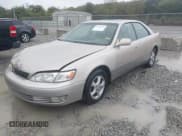 ✅ 1999 Lexus ES 300 • VIN: JT8BF28G2X0211259 • Lot: 43394611. Wystawiony na IAAI z przebiegiem 126 148 mil. Bezpłatny archiwum sprzedaży aukcyjnych z USA i szczegółowy raport historii pojazdu na DreamBid. Zdjęcie 2.