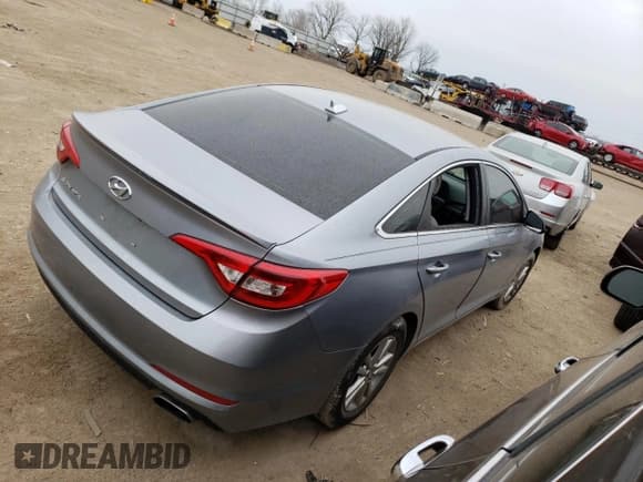 ✅ 2017 Hyundai Sonata SE • VIN: 5NPE24AF8HH583703 • Лот: 43968643. Опубликован ранее на Copart с пробегом 75 497 миль. Бесплатный доступ к архиву аукционных продаж из США и подробный отчёт об истории автомобиля на DreamBid. Изображение 3.