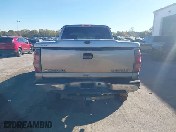 ✅ 2003 Chevrolet Silverado 2500HD LT • VIN: 1GCHK29G03E172190 • Lot: 43526942. Wystawiony na IAAI z przebiegiem 175 123 mil. Bezpłatny archiwum sprzedaży aukcyjnych z USA i szczegółowy raport historii pojazdu na DreamBid. Zdjęcie 16.