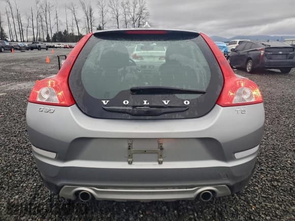 ✅ 2011 Volvo C30 • VIN: YV1672MK4B2211281 • Лот: 95803185. Опубликован ранее на Copart с пробегом 69 880 миль. Бесплатный доступ к архиву аукционных продаж из США и подробный отчёт об истории автомобиля на DreamBid. Изображение 6.