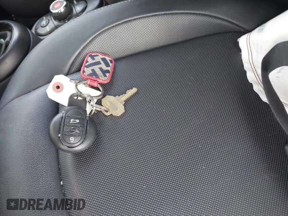 ✅ 2019 MINI Convertible Cooper • VIN: WMWWG5C51K3H07720 • Лот: 43660610. Опубликован ранее на IAAI с пробегом 52 494 миль. Бесплатный доступ к архиву аукционных продаж из США и подробный отчёт об истории автомобиля на DreamBid. Изображение 11.