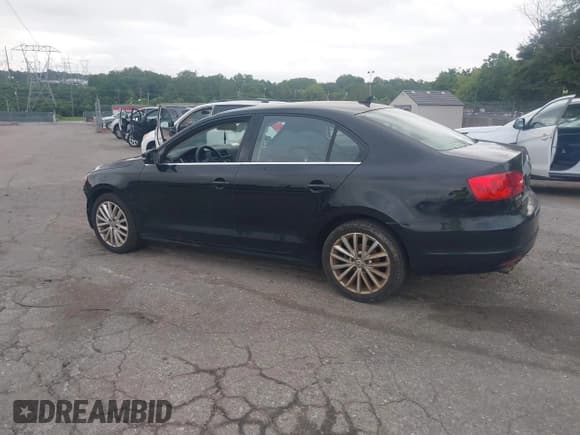 ✅ 2013 Volkswagen Jetta SEL • VIN: 3VWGP7AJ1DM264614 • Лот: 42722881. Опубликован ранее на IAAI с пробегом 170 436 миль. Бесплатный доступ к архиву аукционных продаж из США и подробный отчёт об истории автомобиля на DreamBid. Изображение 3.