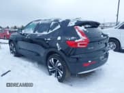 ✅ 2024 Volvo XC40 Ultimate Bright Theme • VIN: YV4L12UF9R2331548 • Lot: 41523541. Wystawiony na IAAI z przebiegiem 8 058 mil. Bezpłatny archiwum sprzedaży aukcyjnych z USA i szczegółowy raport historii pojazdu na DreamBid. Zdjęcie 3.