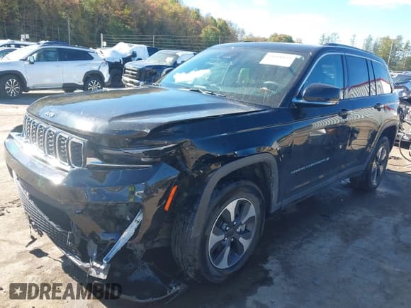 ✅ 2022 Jeep Grand Cherokee • VIN: 1C4RJYB66N8757188 • Lot: 43411033. Listed on IAAI with 27,381 mi. Free auction sales archive from the USA and detailed vehicle history report at DreamBid. Image 17.