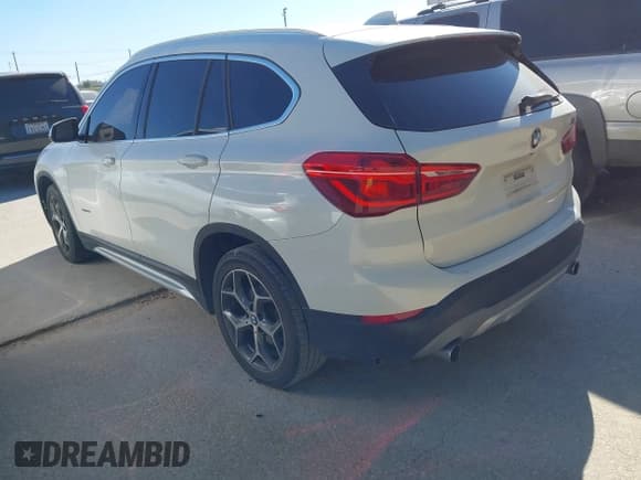 ✅ 2018 BMW X1 sDrive28i • VIN: WBXHU7C37J5H42458 • Лот: 43655075. Опубликован ранее на IAAI с пробегом Не указан. Бесплатный доступ к архиву аукционных продаж из США и подробный отчёт об истории автомобиля на DreamBid. Изображение 3.