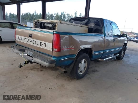 ✅ 1997 Chevrolet Silverado 1500 • VIN: 1GCEK19M6VE154721 • Lot: 43496424. Wystawiony na IAAI z przebiegiem 286 056 mil. Bezpłatny archiwum sprzedaży aukcyjnych z USA i szczegółowy raport historii pojazdu na DreamBid. Zdjęcie 4.