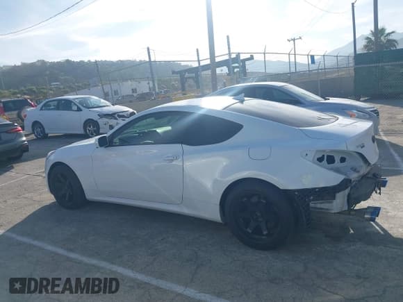 ✅ 2016 Hyundai Genesis Coupe 3.8L Base • VIN: KMHHT6KJ0GU132287 • Lot: 42484478. Wystawiony na IAAI z przebiegiem 64 903 mil. Bezpłatny archiwum sprzedaży aukcyjnych z USA i szczegółowy raport historii pojazdu na DreamBid. Zdjęcie 15.