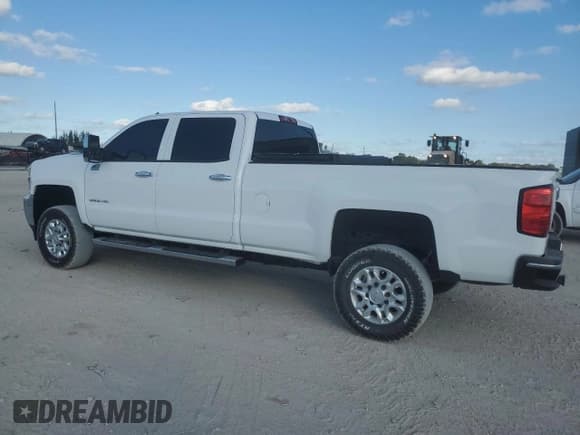 ✅ 2015 Chevrolet Silverado 2500HD LT • VIN: 1GC1CVE81FF100234 • Lot: 82527324. Wystawiony na Copart z przebiegiem 195 796 mil. Bezpłatny archiwum sprzedaży aukcyjnych z USA i szczegółowy raport historii pojazdu na DreamBid. Zdjęcie 2.