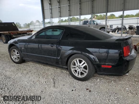 ✅ 2006 Ford Mustang GT Deluxe • VIN: 1ZVHT82H965213680 • Lot: 80525525. Wystawiony na Copart z przebiegiem 161 509 mil. Bezpłatny archiwum sprzedaży aukcyjnych z USA i szczegółowy raport historii pojazdu na DreamBid. Zdjęcie 2.