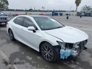 ✅ 2022 Toyota Camry XLE • VIN: 4T1F11AK6NU044951 • Lot: 42666463. Wystawiony na IAAI z przebiegiem 37 559 mil. Bezpłatny archiwum sprzedaży aukcyjnych z USA i szczegółowy raport historii pojazdu na DreamBid. Zdjęcie 1.