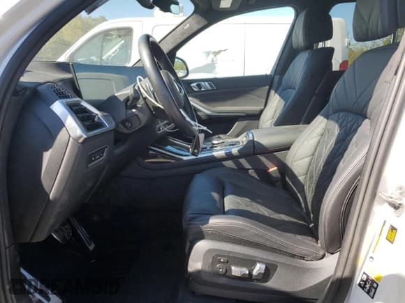 ✅ 2024 BMW X7 xDrive40i • VIN: 5UX23EM09R9T47647 • Lot: 85155935. Wystawiony na Copart z przebiegiem 11 066 mil. Bezpłatny archiwum sprzedaży aukcyjnych z USA i szczegółowy raport historii pojazdu na DreamBid. Zdjęcie 7.