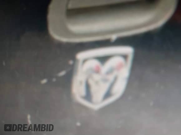 2005 Dodge Dakota Laramie z VIN 1D7HE58NX5S210320, wystawiony jako IAAI lot #41767606 z przebiegiem Nie podano mil oraz . Historia ofert i sprzedaży dostępna na DreamBid. Obrazek 12.