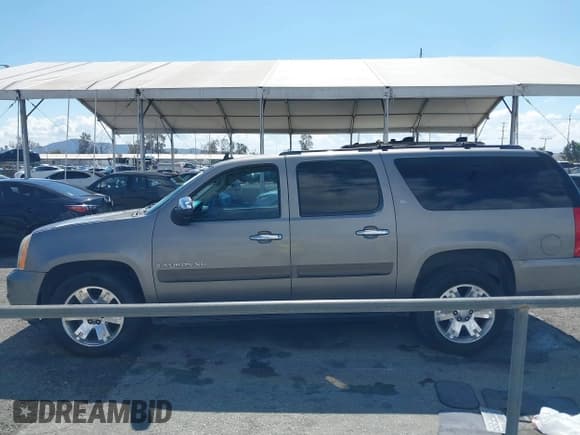 ✅ 2008 GMC Yukon XL SLT 4SB • VIN: 1GKFC160X8R172529 • Lot: 41756244. Wystawiony na IAAI z przebiegiem 148 219 mil. Bezpłatny archiwum sprzedaży aukcyjnych z USA i szczegółowy raport historii pojazdu na DreamBid. Zdjęcie 14.