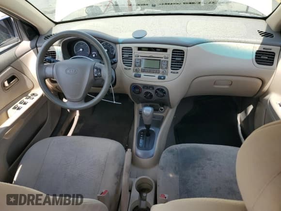 ✅ 2009 Kia Rio LX • VIN: KNADE223796500380 • Lot: 67480785. Wystawiony na Copart z przebiegiem 123 640 mil. Bezpłatny archiwum sprzedaży aukcyjnych z USA i szczegółowy raport historii pojazdu na DreamBid. Zdjęcie 8.