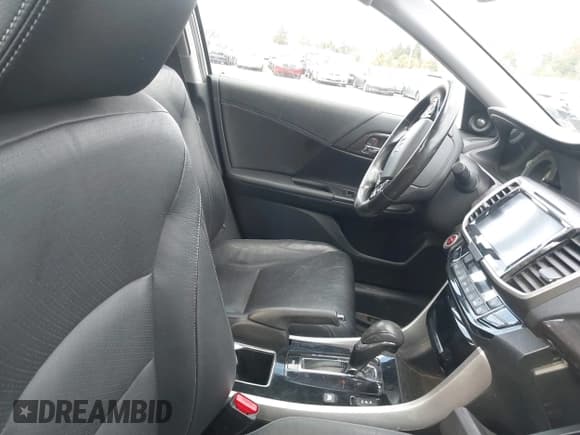 ✅ 2017 Honda Accord Touring • VIN: JHMCR6F77HC001147 • Lot: 43596898. Wystawiony na IAAI z przebiegiem 165 094 mil. Bezpłatny archiwum sprzedaży aukcyjnych z USA i szczegółowy raport historii pojazdu na DreamBid. Zdjęcie 5.