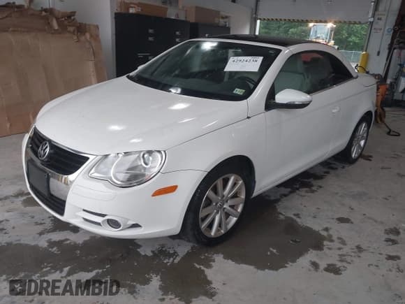 ✅ 2010 Volkswagen Eos Komfort • VIN: WVWBA7AH6AV019921 • Lot: 42924238. Listed on IAAI with 112,093 mi. Free auction sales archive from the USA and detailed vehicle history report at DreamBid. Image 16.