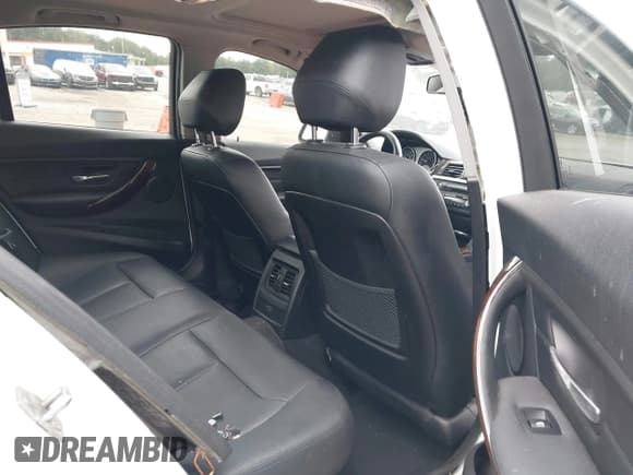 ✅ 2015 BMW 3 Series 328i • VIN: WBA3A5C51FP605558 • Lot: 43335331. Listed on IAAI with 112,895 mi. Free auction sales archive from the USA and detailed vehicle history report at DreamBid. Image 8.