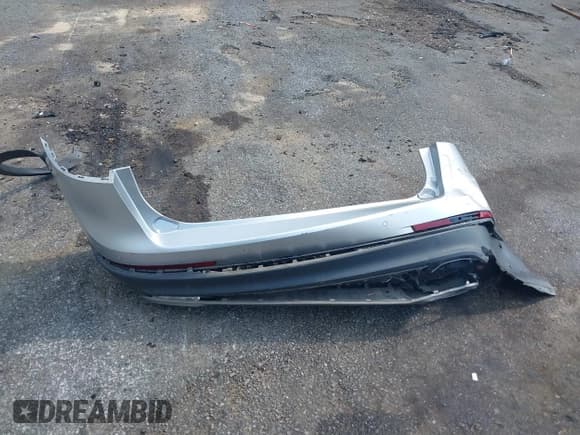 ✅ 2018 Lincoln MKX Reserve • VIN: 2LMPJ6LR5JBL37191 • Lot: 42893930. Wystawiony na IAAI z przebiegiem 59 275 mil. Bezpłatny archiwum sprzedaży aukcyjnych z USA i szczegółowy raport historii pojazdu na DreamBid. Zdjęcie 12.