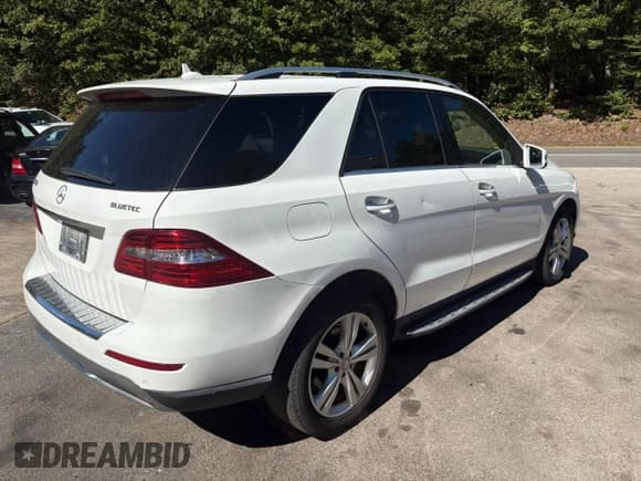 ✅ 2014 Mercedes-Benz M 350 • VIN: 4JGDA2EB6EA329514 • Lot: 84259635. Wystawiony na Copart z przebiegiem 177 144 mil. Bezpłatny archiwum sprzedaży aukcyjnych z USA i szczegółowy raport historii pojazdu na DreamBid. Zdjęcie 4.