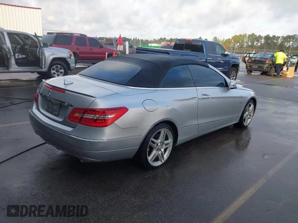 ✅ 2012 Mercedes-Benz E 350 • VIN: WDDKK5KF2CF177819 • Lot: 43413203. Wystawiony na IAAI z przebiegiem 176 080 mil. Bezpłatny archiwum sprzedaży aukcyjnych z USA i szczegółowy raport historii pojazdu na DreamBid. Zdjęcie 4.