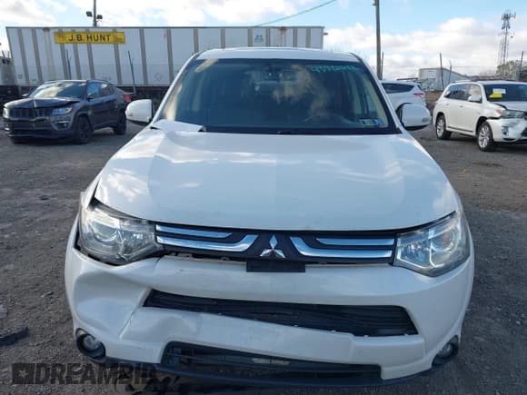 ✅ 2014 Mitsubishi Outlander GT • VIN: JA4JZ4AX2EZ003234 • Lot: 43721082. Listed on IAAI with 176,275 mi. Free auction sales archive from the USA and detailed vehicle history report at DreamBid. Image 12.