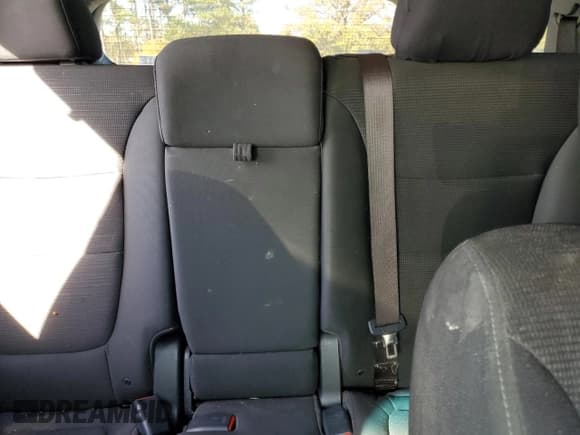 ✅ 2015 Kia Sorento LX • VIN: 5XYKT4A60FG568665 • Лот: 92280965. Опубликован ранее на Copart с пробегом Не указан. Бесплатный доступ к архиву аукционных продаж из США и подробный отчёт об истории автомобиля на DreamBid. Изображение 10.