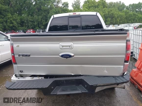 ✅ 2014 Ford F-150 XL • VIN: 1FTFW1ET5EKE47369 • Lot: 42411570. Wystawiony na IAAI z przebiegiem 203 786 mil. Bezpłatny archiwum sprzedaży aukcyjnych z USA i szczegółowy raport historii pojazdu na DreamBid. Zdjęcie 16.