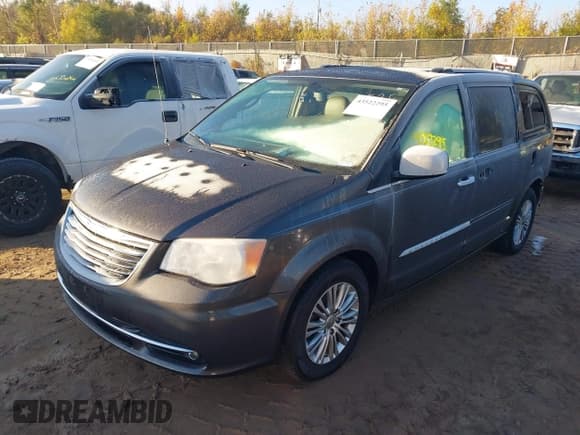 ✅ 2015 Chrysler Town & Country Touring L • VIN: 2C4RC1CG1FR583609 • Lot: 43522295. Listed on IAAI with 230,205 mi. Free auction sales archive from the USA and detailed vehicle history report at DreamBid. Image 17.