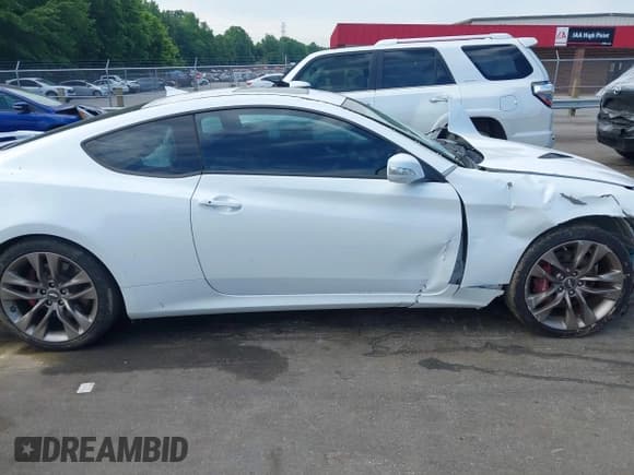 ✅ 2015 Hyundai Genesis Coupe R-Spec • VIN: KMHHU6KJ4FU127511 • Lot: 42214070. Wystawiony na IAAI z przebiegiem Nie podano. Bezpłatny archiwum sprzedaży aukcyjnych z USA i szczegółowy raport historii pojazdu na DreamBid. Zdjęcie 14.