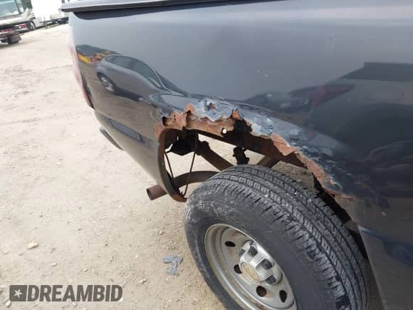 2004 Chevrolet Silverado 1500 Work Truck z VIN 1GCEC14X64Z314604, wystawiony jako IAAI lot #42855194 z przebiegiem 159 959 mil mil oraz . Historia ofert i sprzedaży dostępna na DreamBid. Obrazek 14.