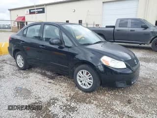 ✅ 2013 Suzuki SX4 LE • VIN: JS2YC5A31D6102366 • Lot: 43660138. Wystawiony na IAAI z przebiegiem 117 339 mil. Bezpłatny archiwum sprzedaży aukcyjnych z USA i szczegółowy raport historii pojazdu na DreamBid. Zdjęcie 1.