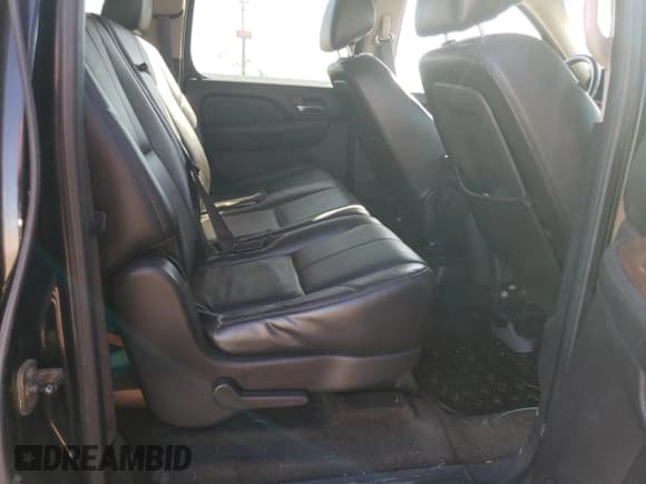 ✅ 2011 Chevrolet Suburban LT • VIN: 1GNSKJE34BR338003 • Lot: 70700754. Wystawiony na Copart z przebiegiem Nie podano. Bezpłatny archiwum sprzedaży aukcyjnych z USA i szczegółowy raport historii pojazdu na DreamBid. Zdjęcie 11.