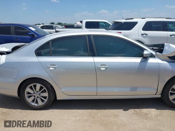 ✅ 2015 Volkswagen Jetta SE • VIN: 3VWLA7AJ4FM422351 • Lot: 42831125. Wystawiony na IAAI z przebiegiem 112 163 mil. Bezpłatny archiwum sprzedaży aukcyjnych z USA i szczegółowy raport historii pojazdu na DreamBid. Zdjęcie 13.