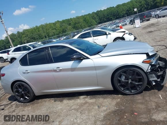 ✅ 2021 Alfa Romeo Giulia Ti • VIN: ZARFAMBN2M7649535 • Lot: 43012006. Wystawiony na IAAI z przebiegiem 43 298 mil. Bezpłatny archiwum sprzedaży aukcyjnych z USA i szczegółowy raport historii pojazdu na DreamBid. Zdjęcie 13.