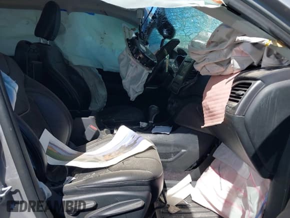 ✅ 2019 Jeep Cherokee Latitude Plus • VIN: 1C4PJLLB1KD160703 • Lot: 43564757. Wystawiony na IAAI z przebiegiem 60 991 mil. Bezpłatny archiwum sprzedaży aukcyjnych z USA i szczegółowy raport historii pojazdu na DreamBid. Zdjęcie 5.