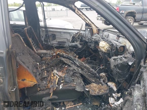 ✅ 2008 GMC Canyon SLE2 • VIN: 1GTDT43EX88208696 • Лот: 40045967. Опубликован ранее на IAAI с пробегом 112 084 миль. Бесплатный доступ к архиву аукционных продаж из США и подробный отчёт об истории автомобиля на DreamBid. Изображение 5.