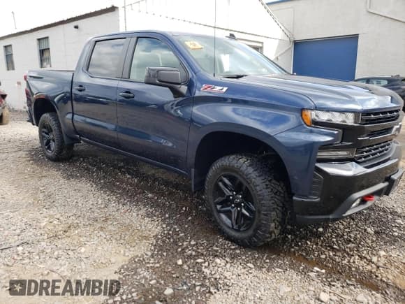 ✅ 2021 Chevrolet Silverado 1500 LT Trail Boss • VIN: 1GCPYFEDXMZ310325 • Lot: 70580424. Wystawiony na Copart z przebiegiem 47 352 mil. Bezpłatny archiwum sprzedaży aukcyjnych z USA i szczegółowy raport historii pojazdu na DreamBid. Zdjęcie 4.