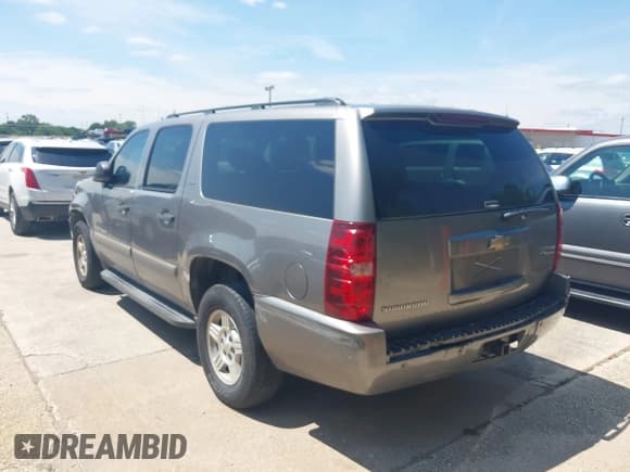 ✅ 2007 Chevrolet Suburban LT • VIN: 3GNFC160X7G317814 • Lot: 42368680. Listed on IAAI with 216,260 mi. Free auction sales archive from the USA and detailed vehicle history report at DreamBid. Image 3.