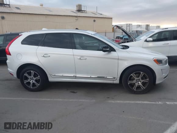 ✅ 2014 Volvo XC60 R-Design Premier Plus • VIN: YV4902DZ1E2545631 • Lot: 43698863. Listed on IAAI with 196,601 mi. Free auction sales archive from the USA and detailed vehicle history report at DreamBid. Image 13.