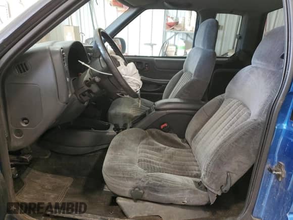 2001 Chevrolet S-10 LS ZR2 с VIN 1GCCT19W418122235, выставлен на аукционе Copart как лот 50587305 с пробегом 212 072 миль миль и На запчасти • Non repairable. История ставок и продаж доступна на DreamBid. Изображение 7.