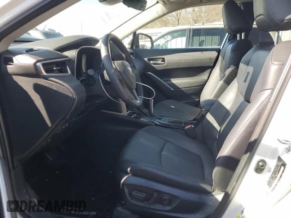 ✅ 2024 Toyota Corolla Cross XLE • VIN: 7MUDAABG2RV092744 • Lot: 52008035. Listed on Copart with 6,263 mi. Free auction sales archive from the USA and detailed vehicle history report at DreamBid. Image 7.