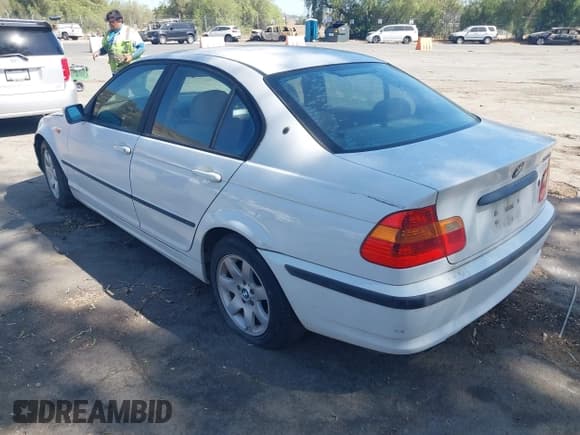 ✅ 2002 BMW 3 Series 325i • VIN: WBAET37452NG70513 • Lot: 42829016. Listed on IAAI with 171,641 mi. Free auction sales archive from the USA and detailed vehicle history report at DreamBid. Image 3.