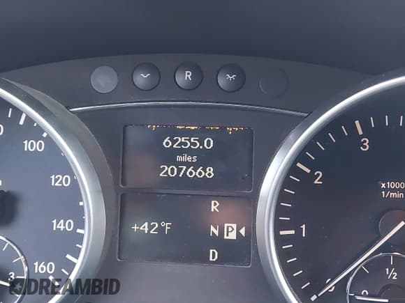 ✅ 2007 Mercedes-Benz M 350 • VIN: 4JGBB86E37A293445 • Lot: 43854297. Listed on IAAI with 207,668 mi. Free auction sales archive from the USA and detailed vehicle history report at DreamBid. Image 7.